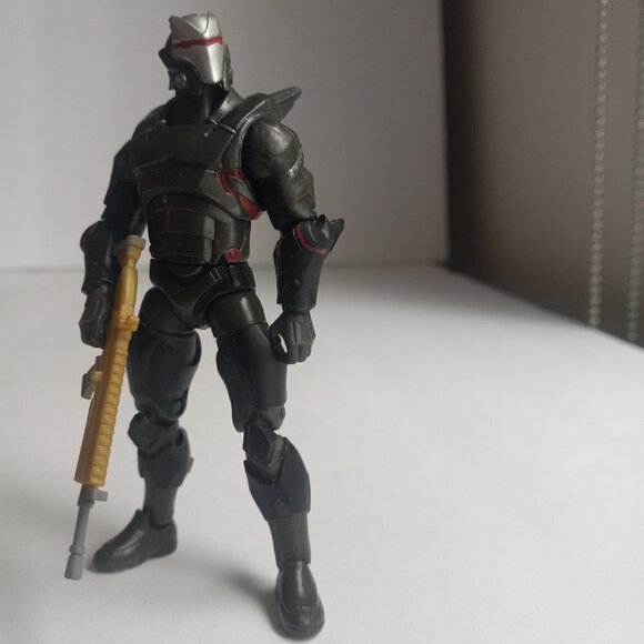 Fortnite Omega Toy Figurine 4" Tall with Weapons Scar Gun and Parasol - Picture 12 of 16